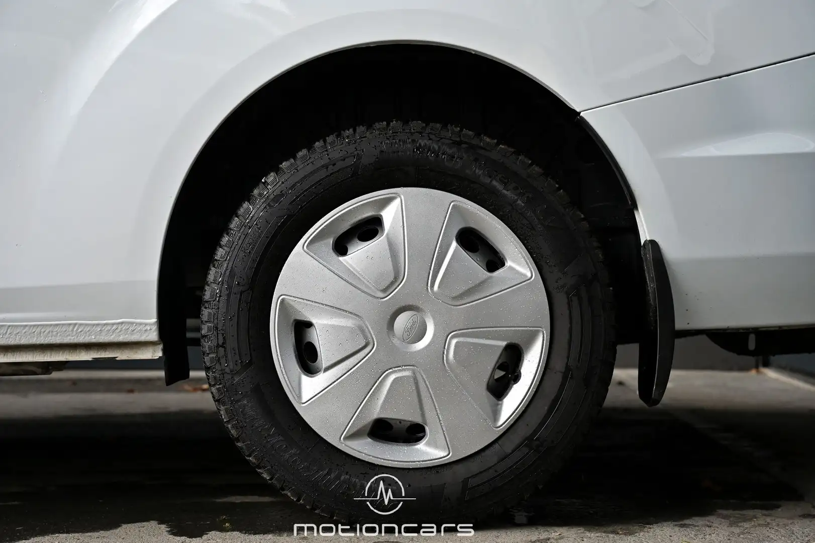 Vehicle image, number 8
