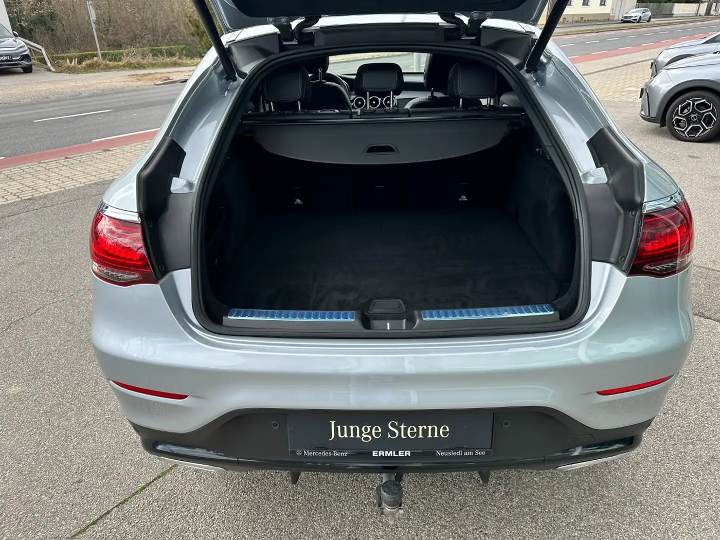 Vehicle image, number 8