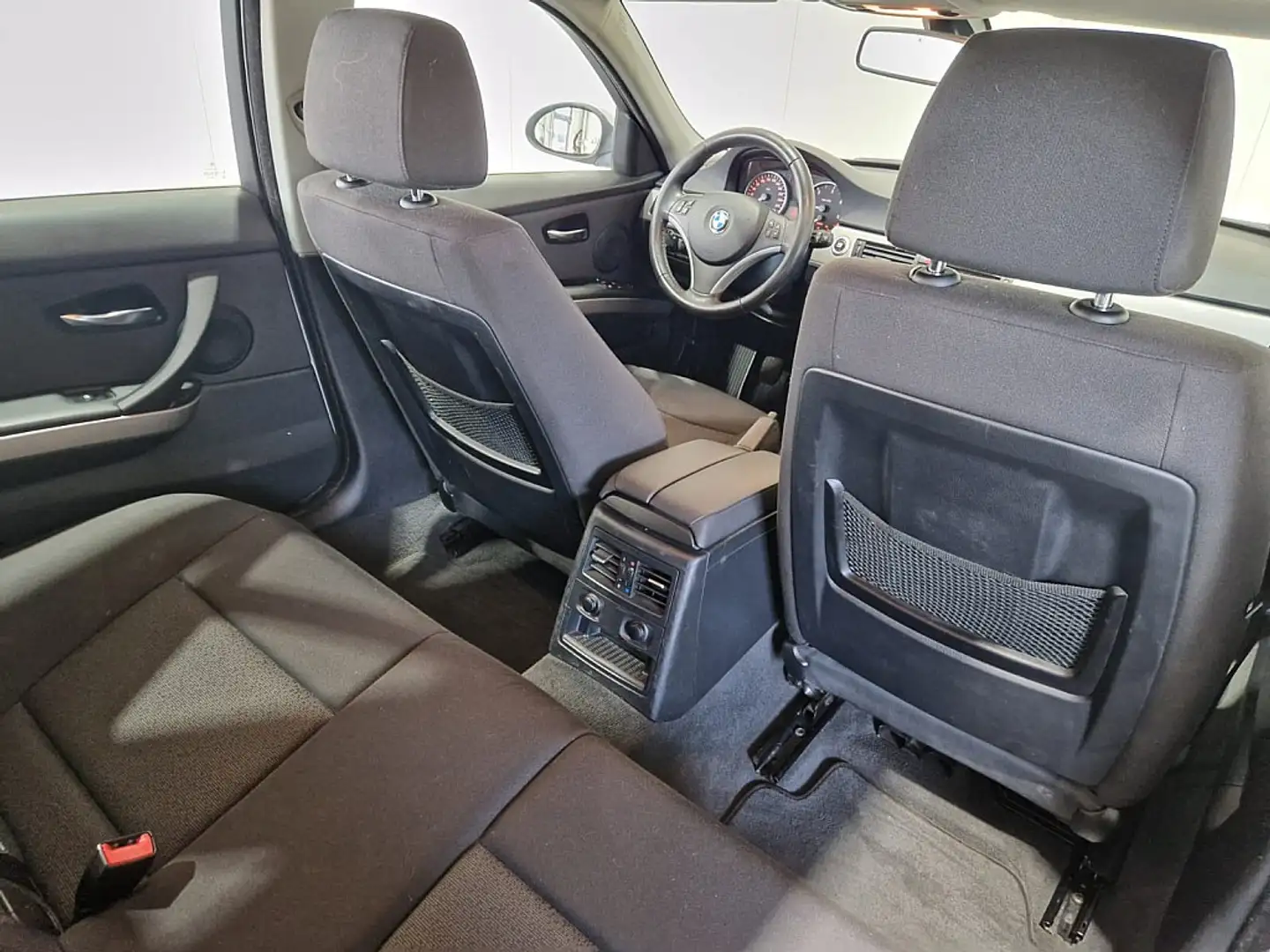 Vehicle image, number 12