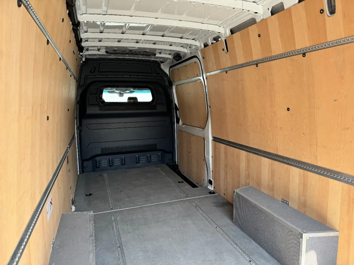 Vehicle image, number 9
