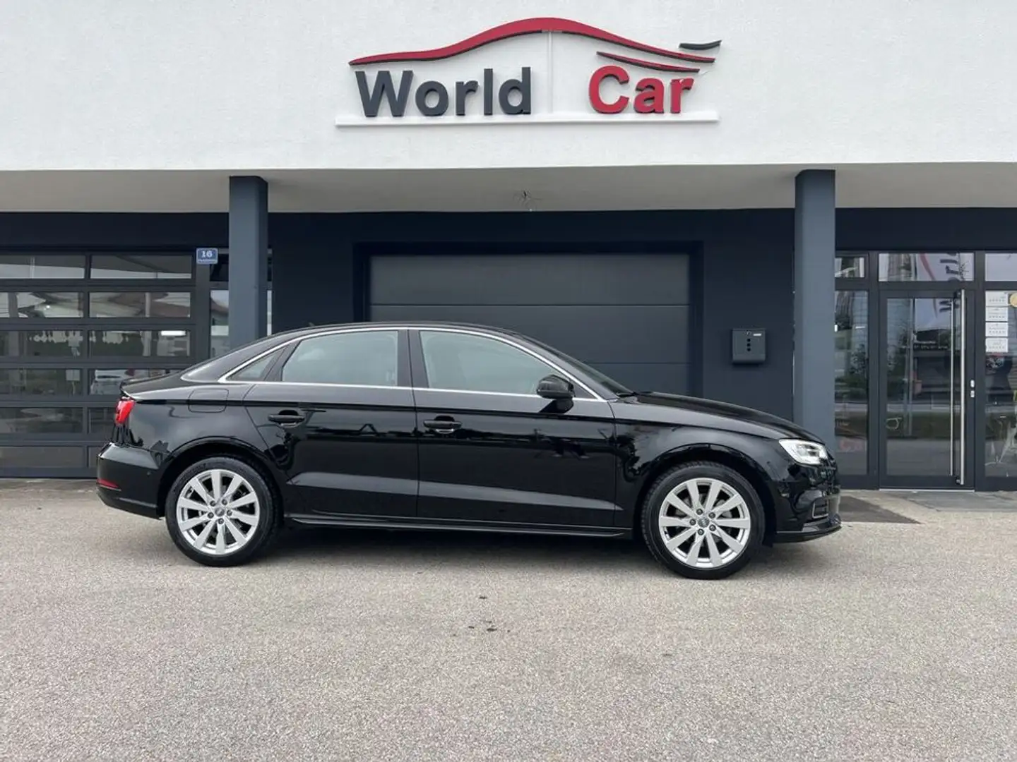 Vehicle image, number 4