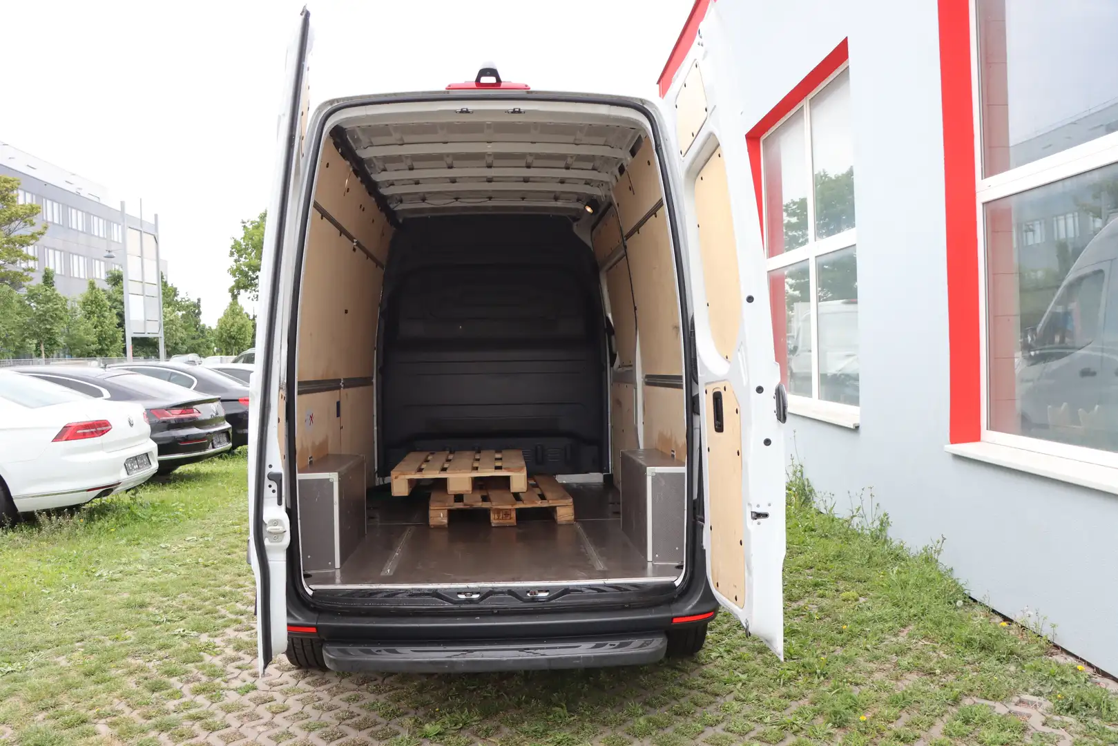 Vehicle image, number 9