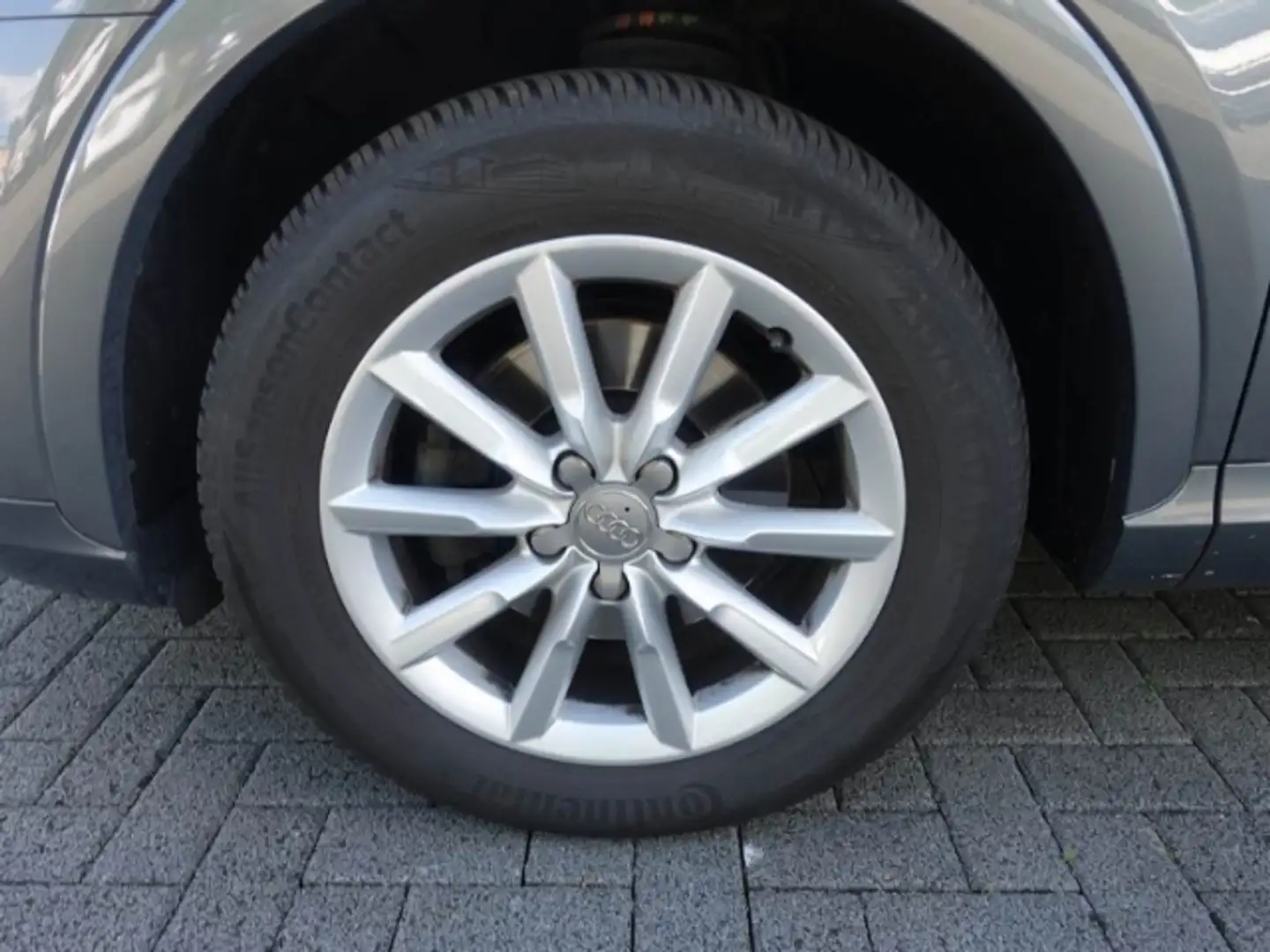 Vehicle image, number 8