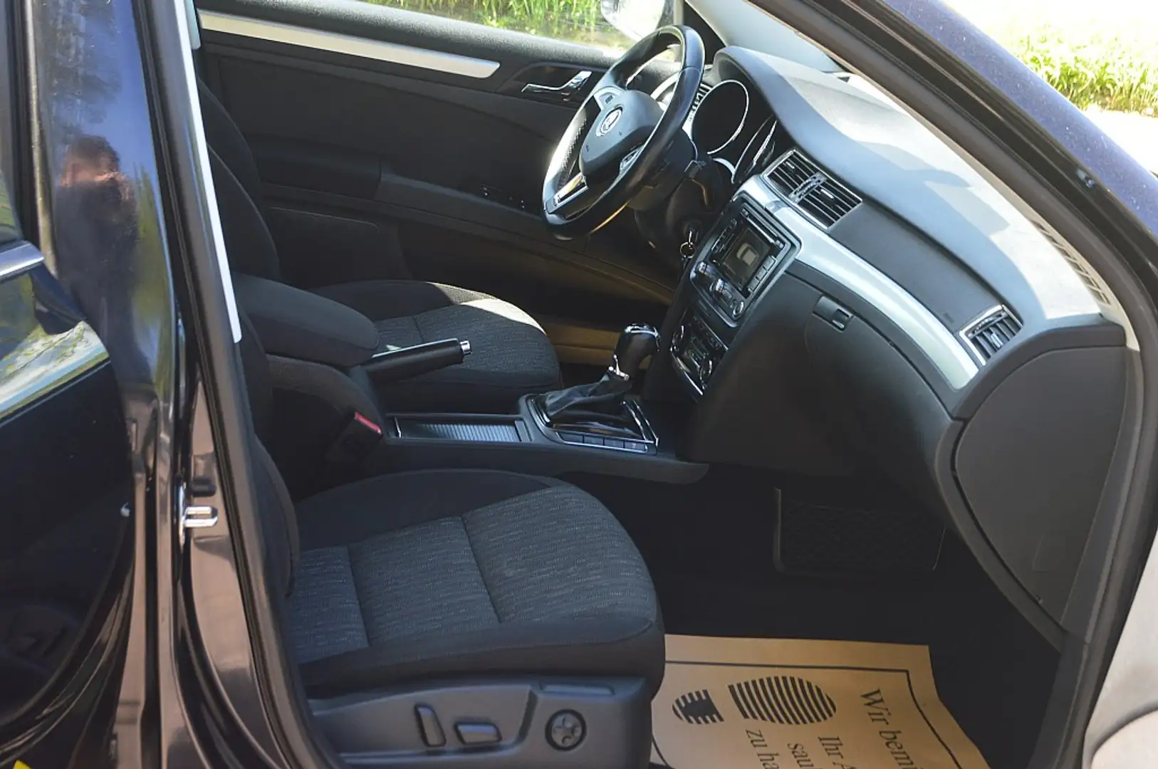 Vehicle image, number 9