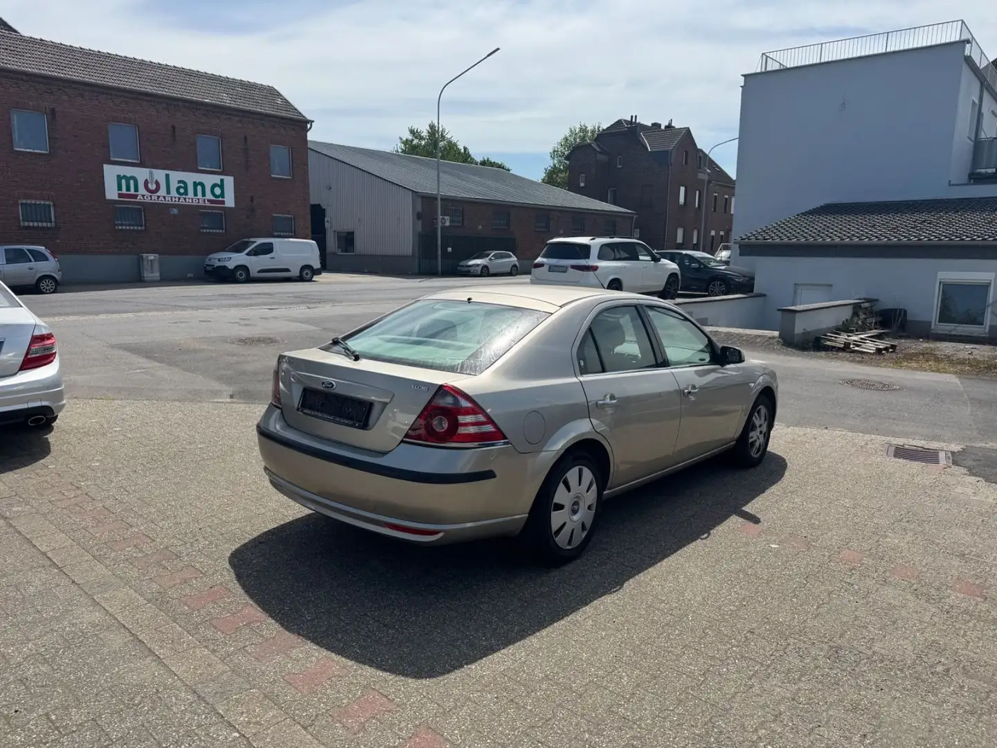 Vehicle image, number 4