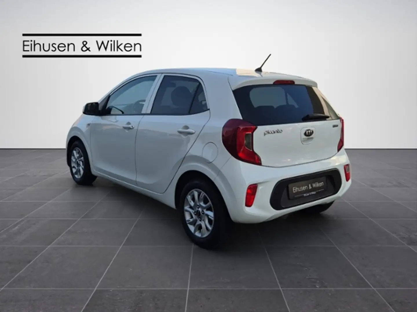 Vehicle image, number 4