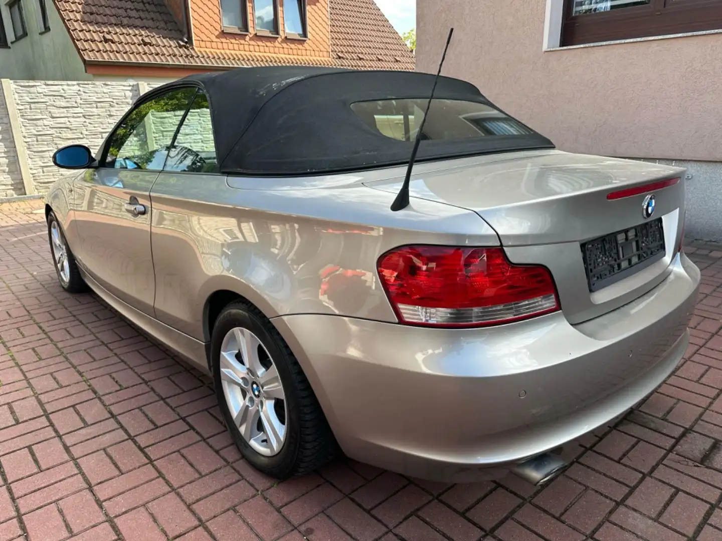 Vehicle image, number 6