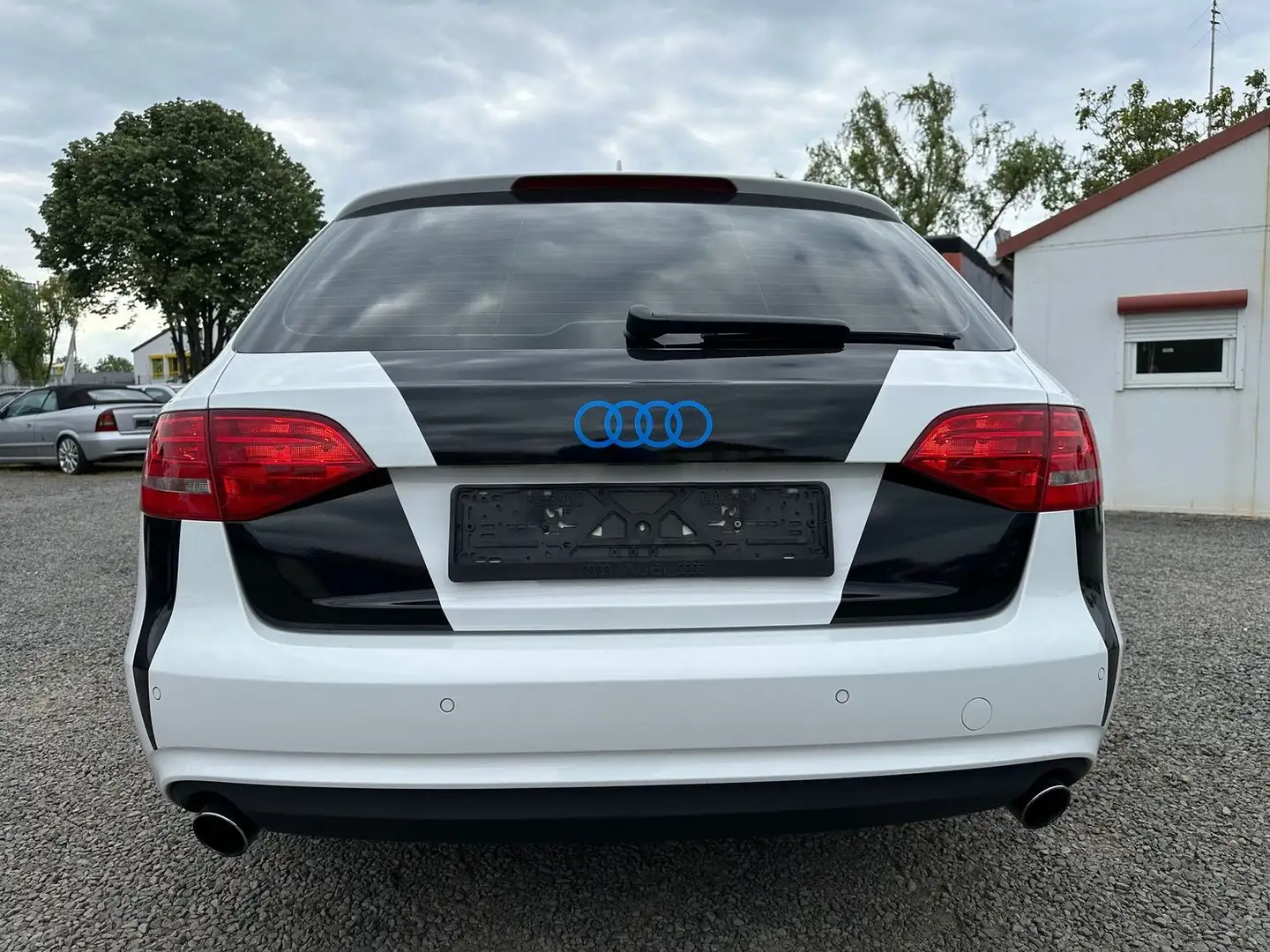 Vehicle image, number 8