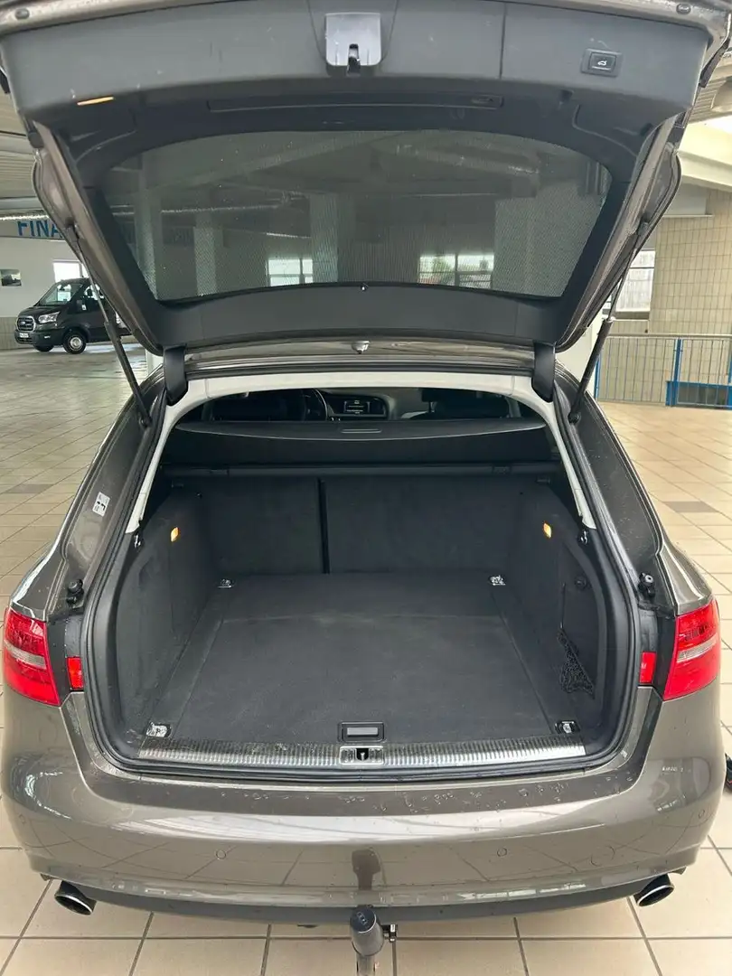 Vehicle image, number 12