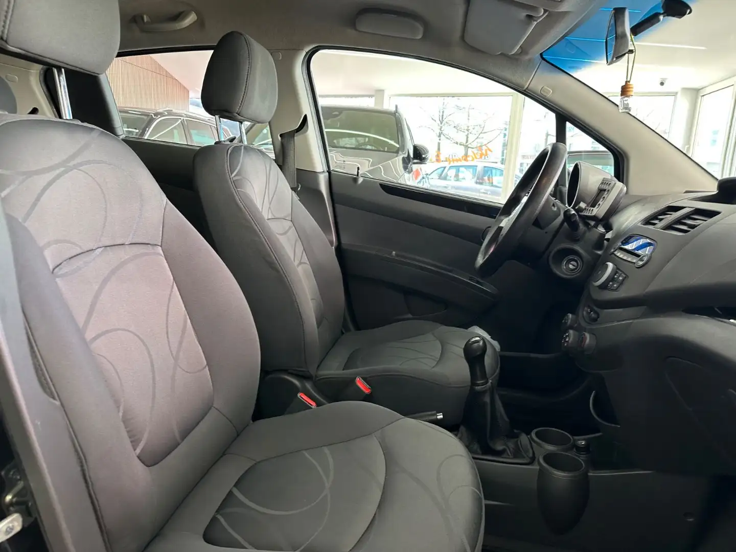 Vehicle image, number 8