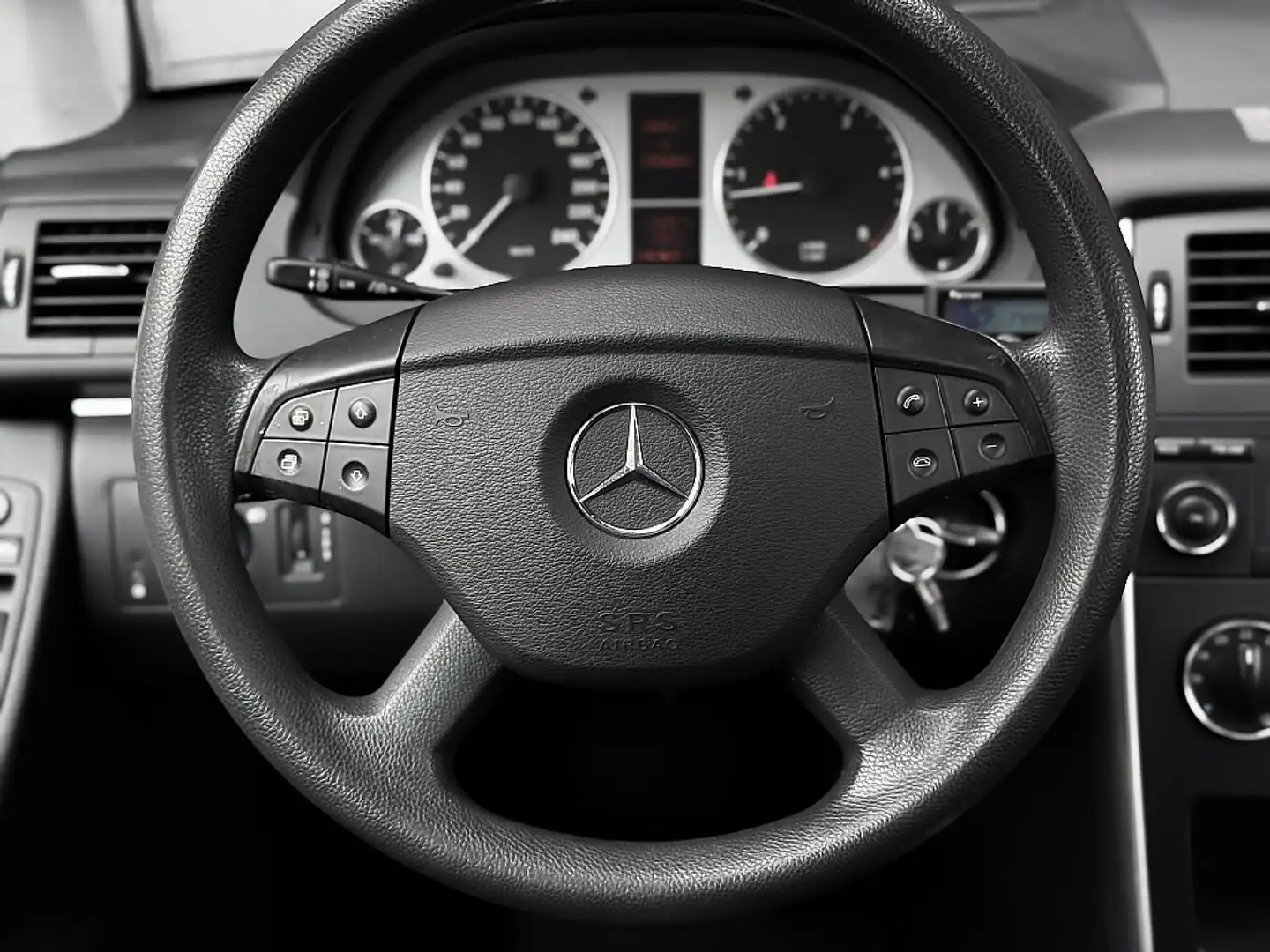 Vehicle image, number 13