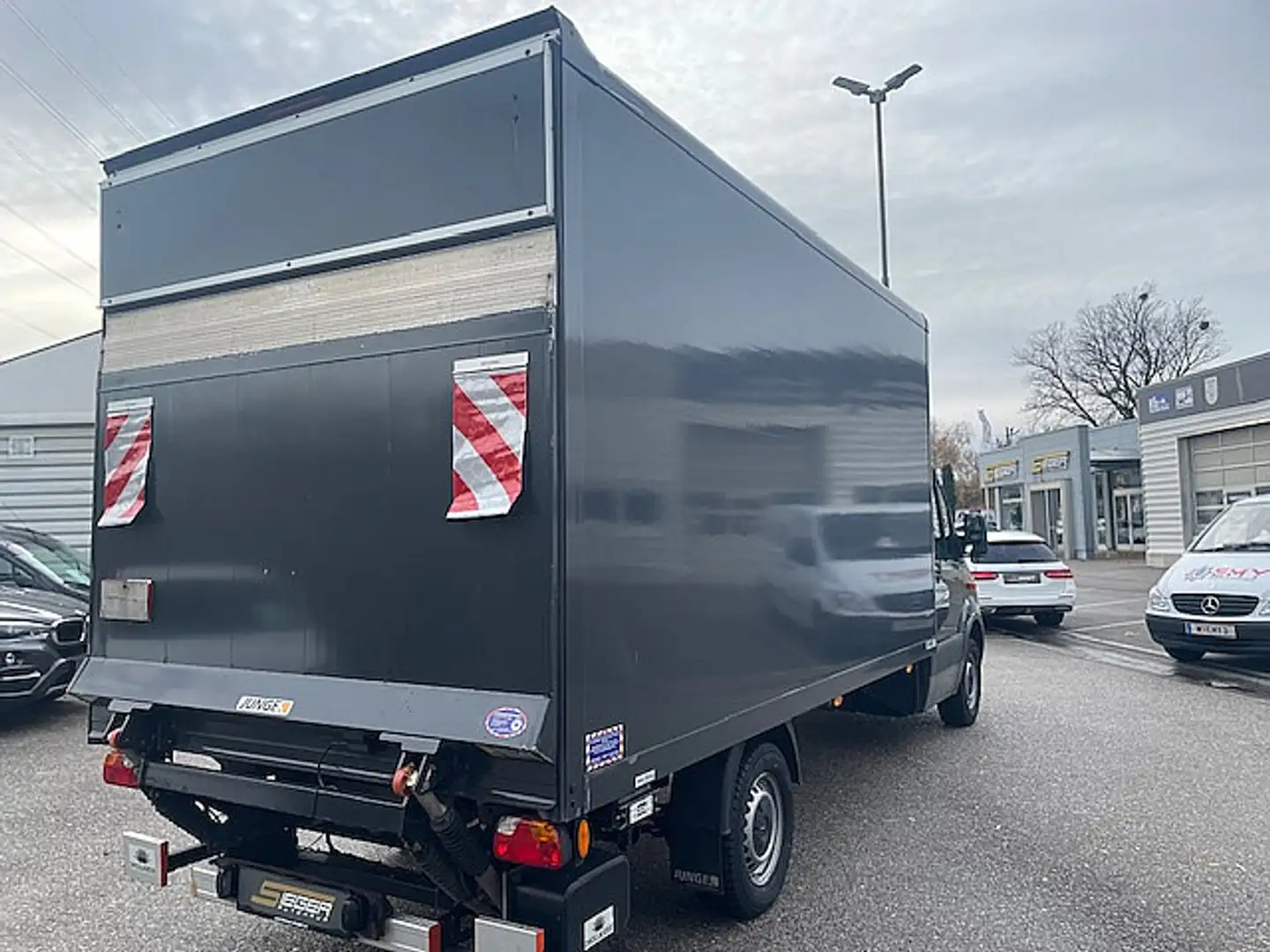 Vehicle image, number 6
