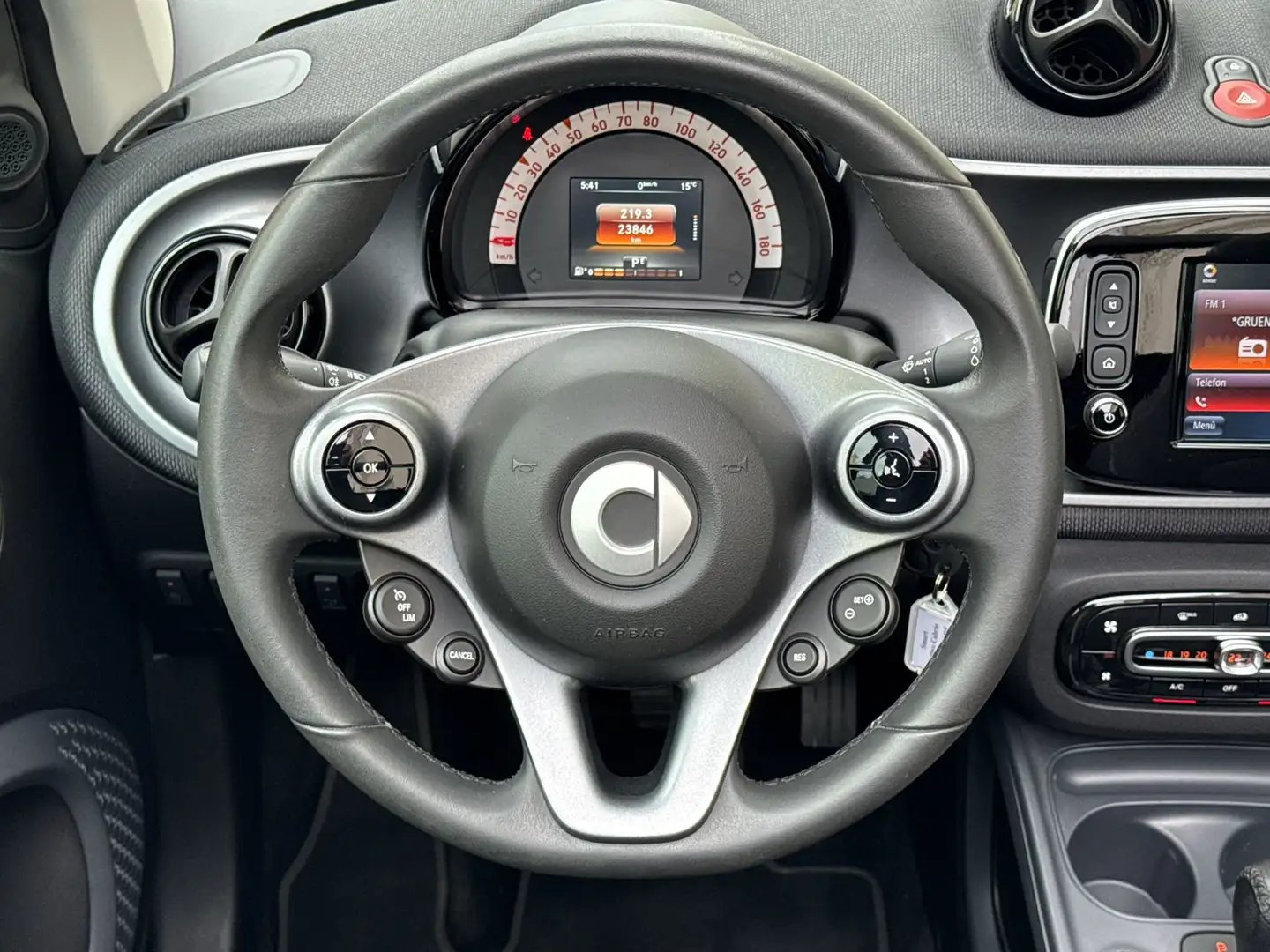 Vehicle image, number 10