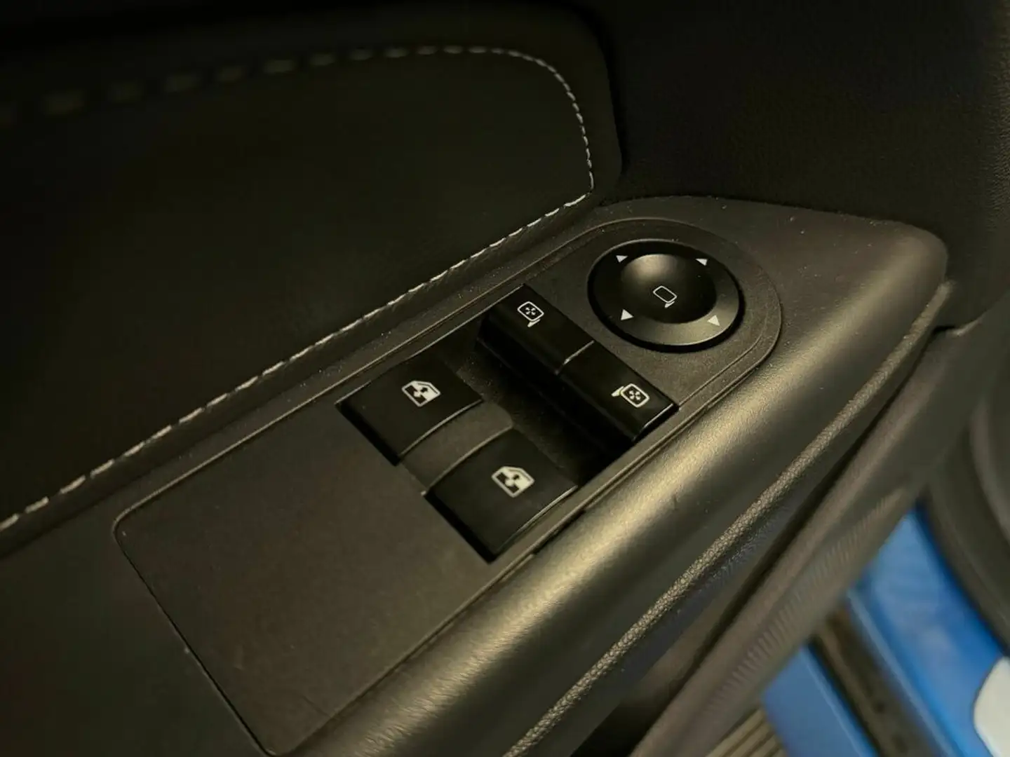 Vehicle image, number 12