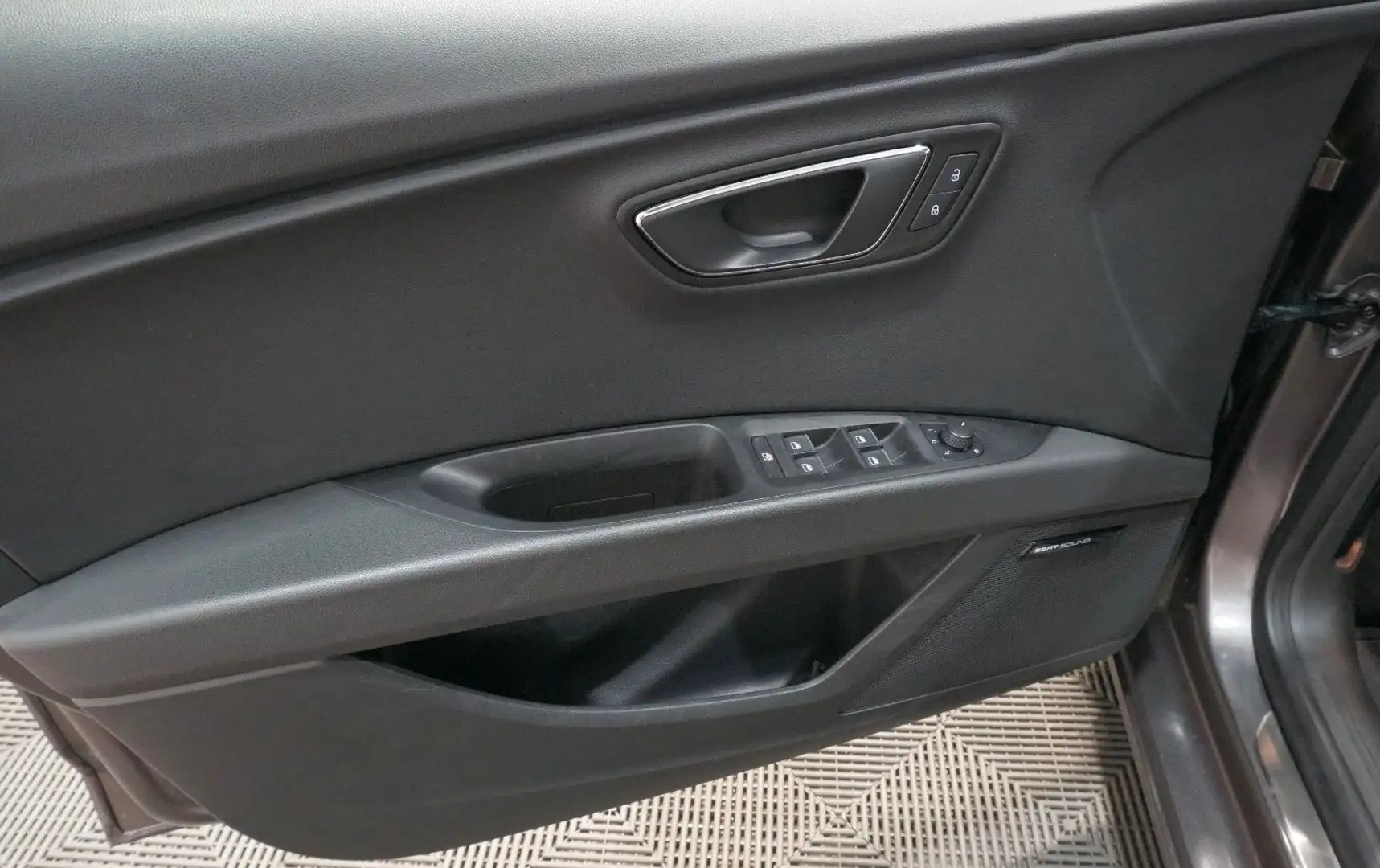 Vehicle image, number 19
