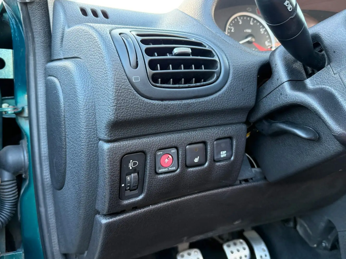 Vehicle image, number 12