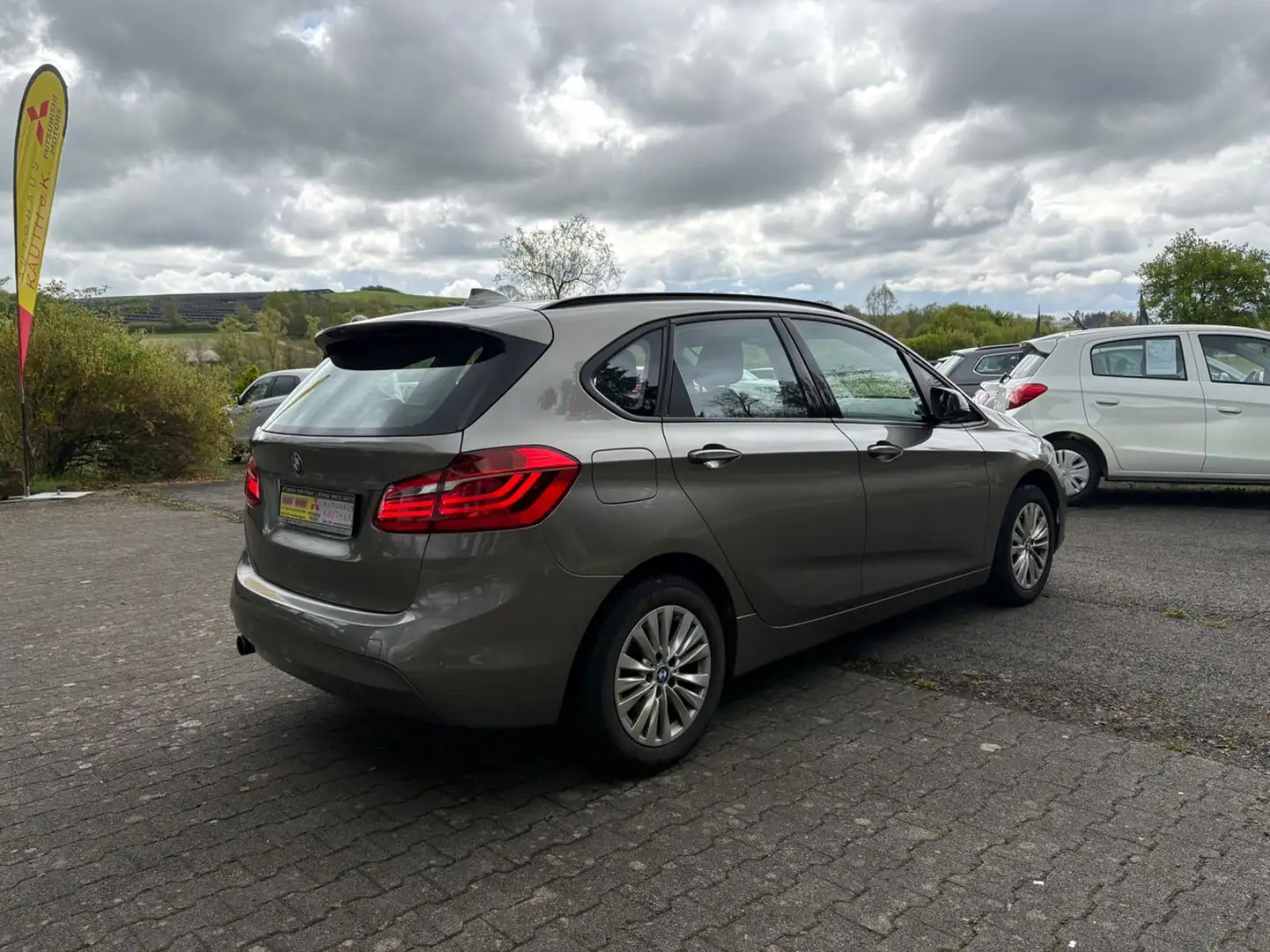 Vehicle image, number 4
