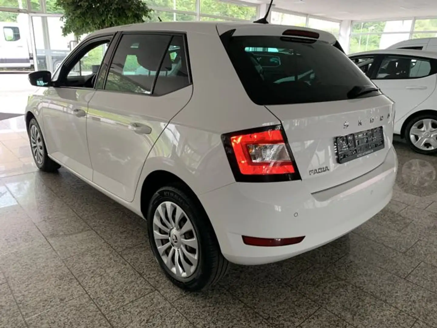 Vehicle image, number 6