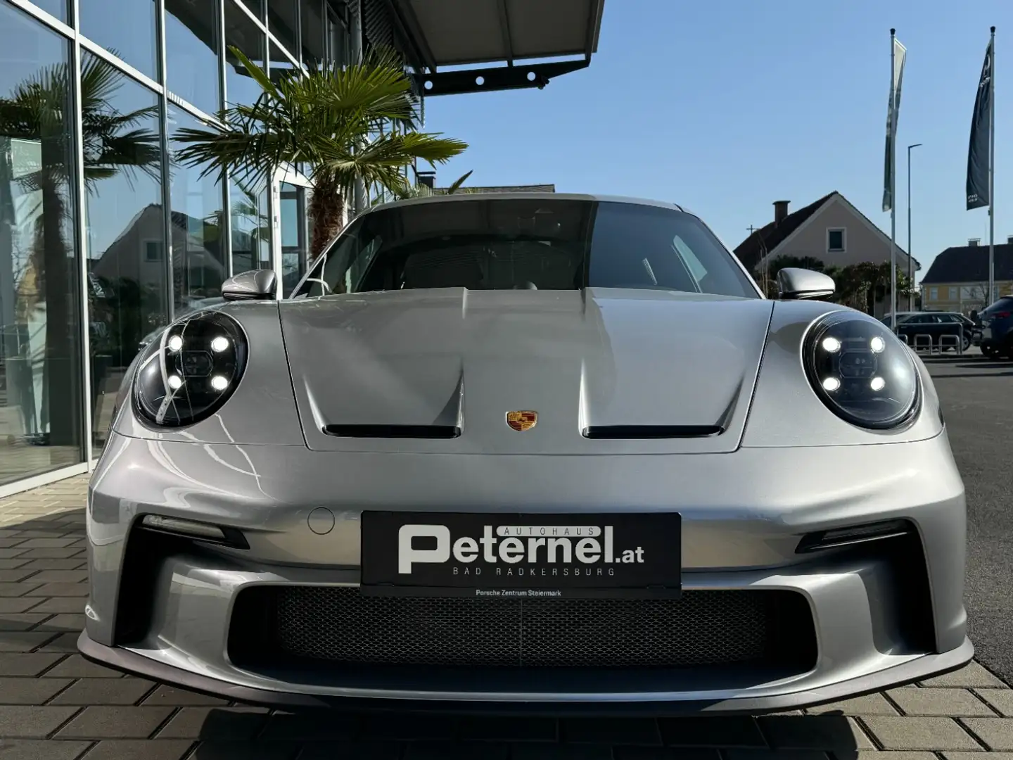 Vehicle image, number 10