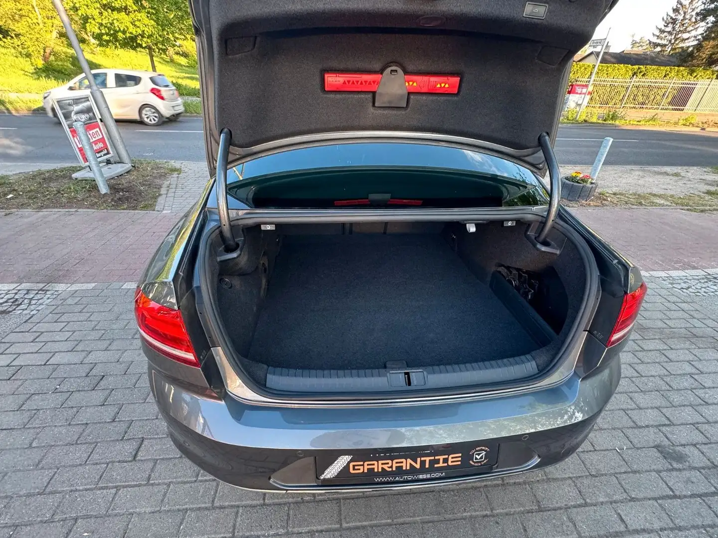 Vehicle image, number 6