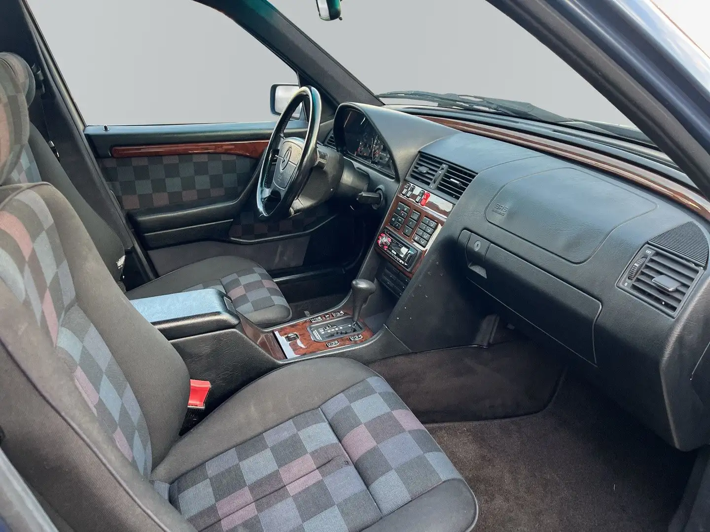 Vehicle image, number 9