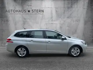 Vehicle image thumbnail, number 6