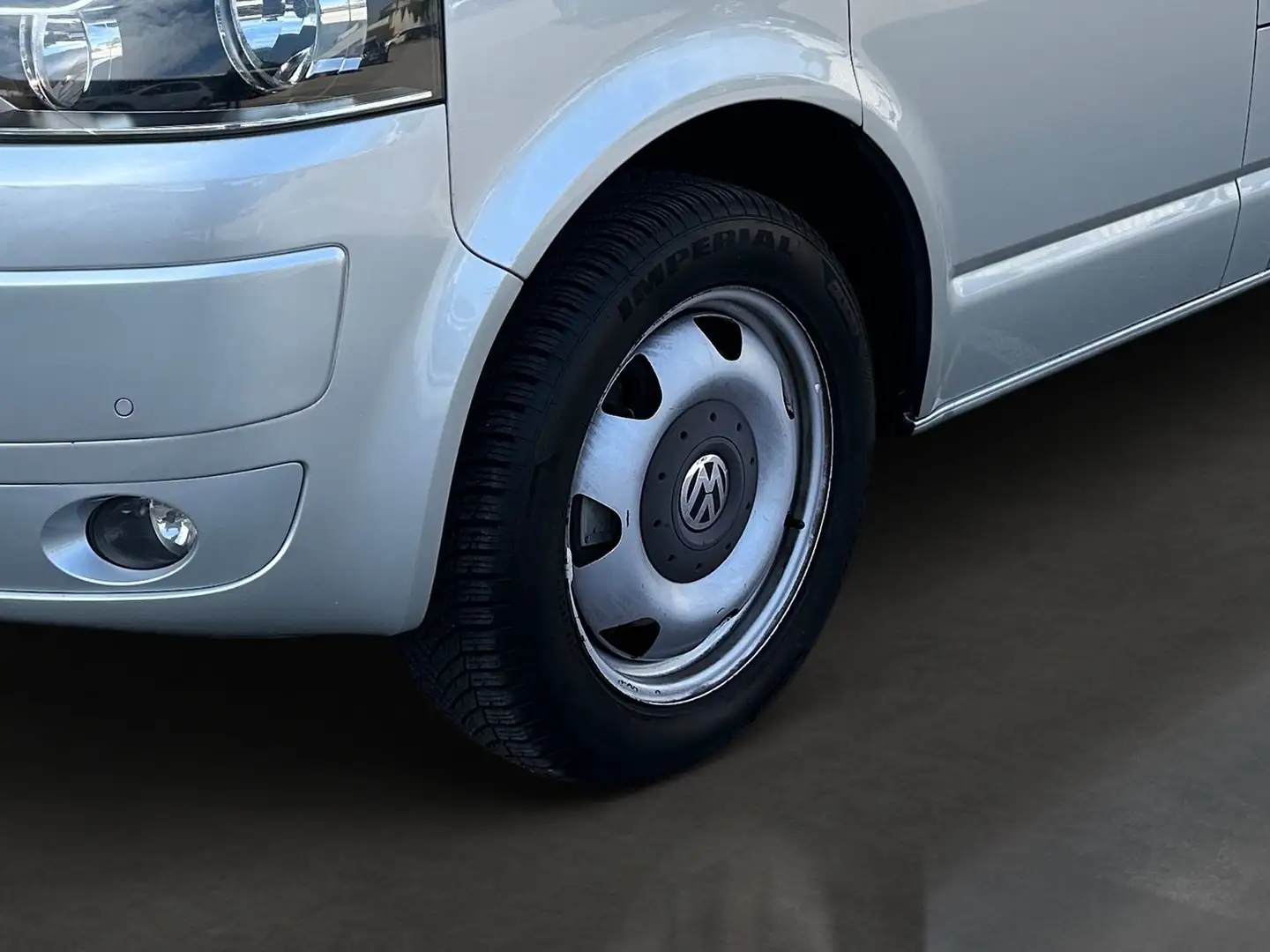 Vehicle image, number 10