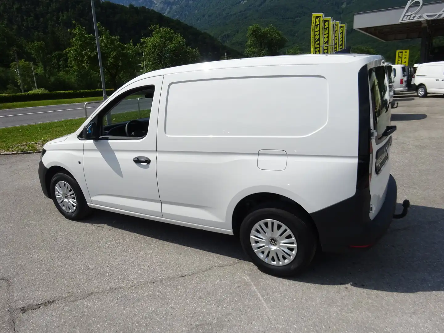 Vehicle image, number 4