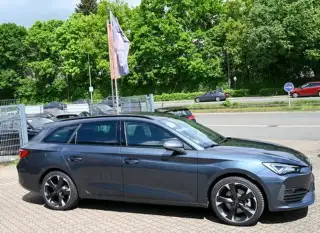 Vehicle image thumbnail, number 4