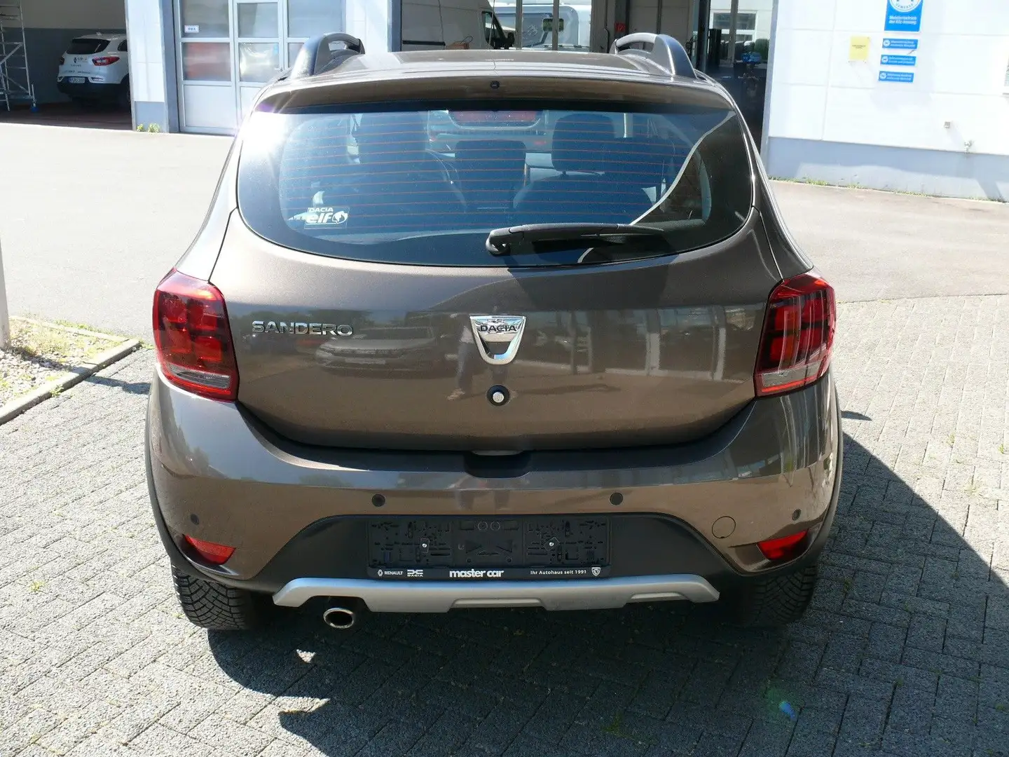 Vehicle image, number 14
