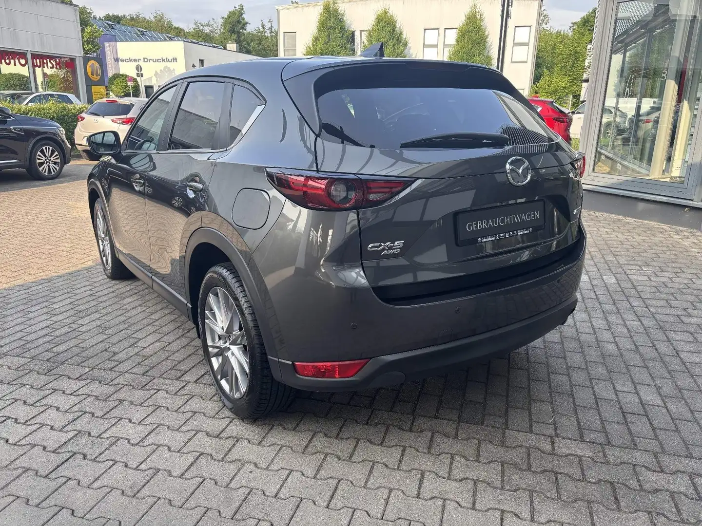 Vehicle image, number 6