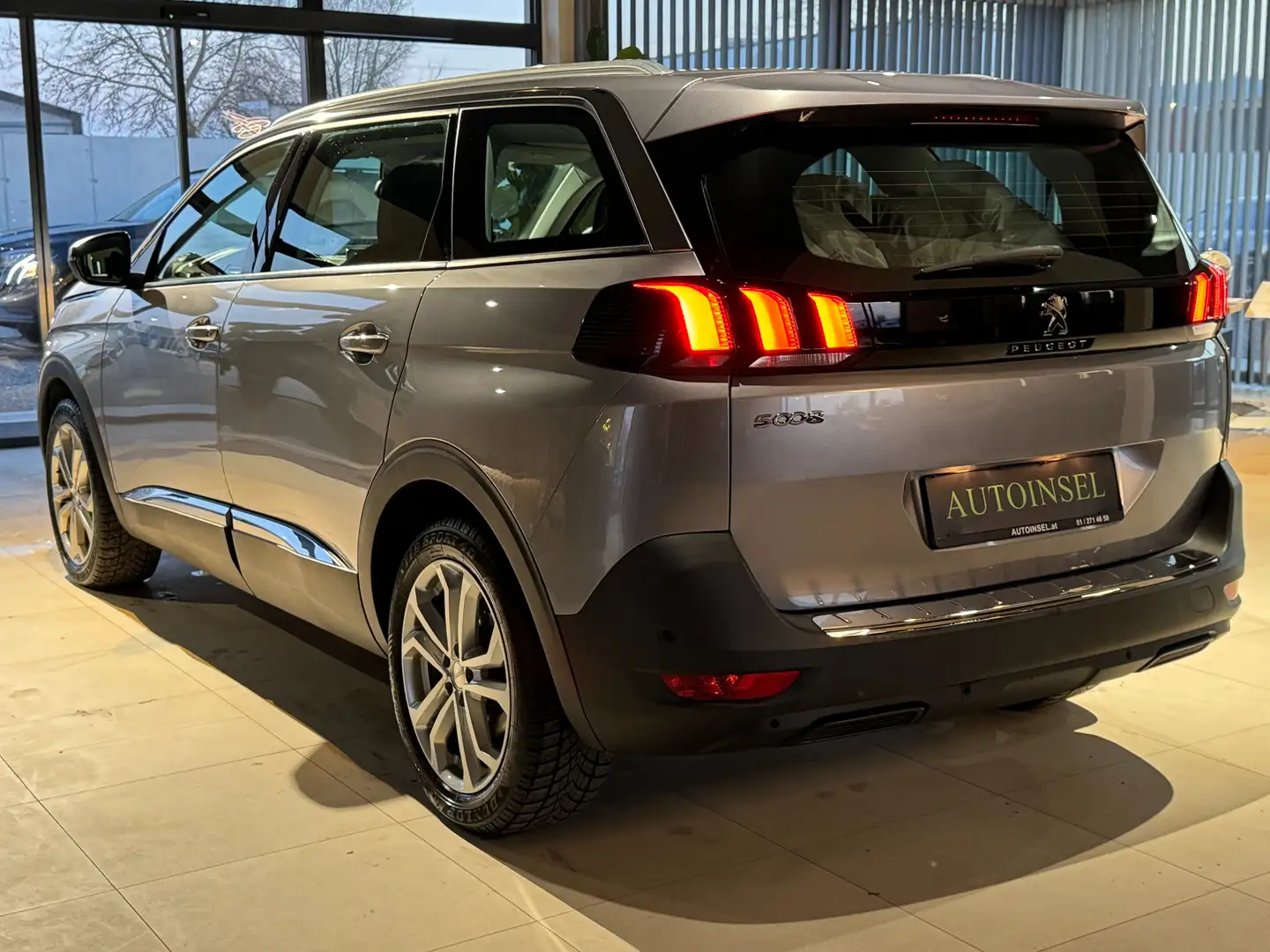 Vehicle image, number 3