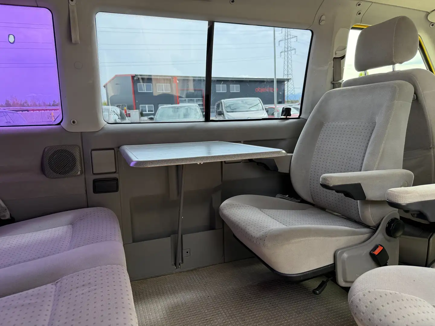 Vehicle image, number 12
