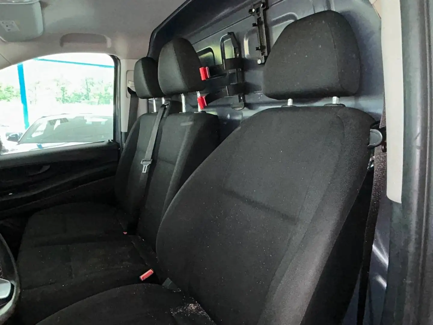 Vehicle image, number 9