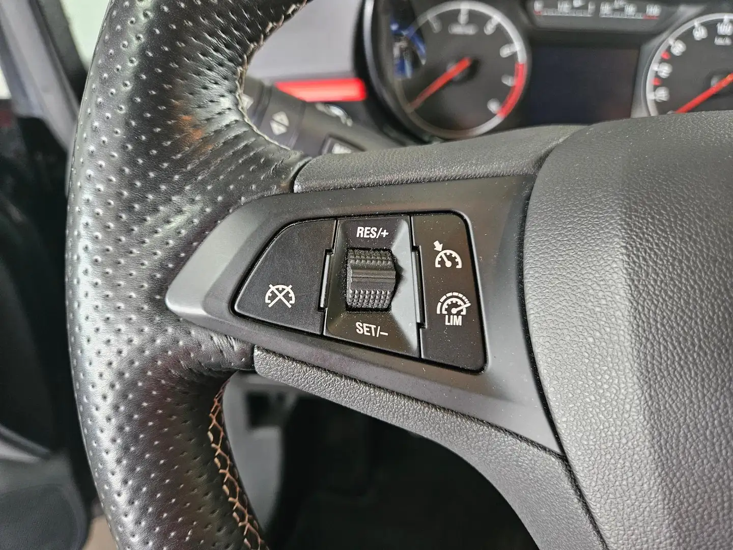 Vehicle image, number 10