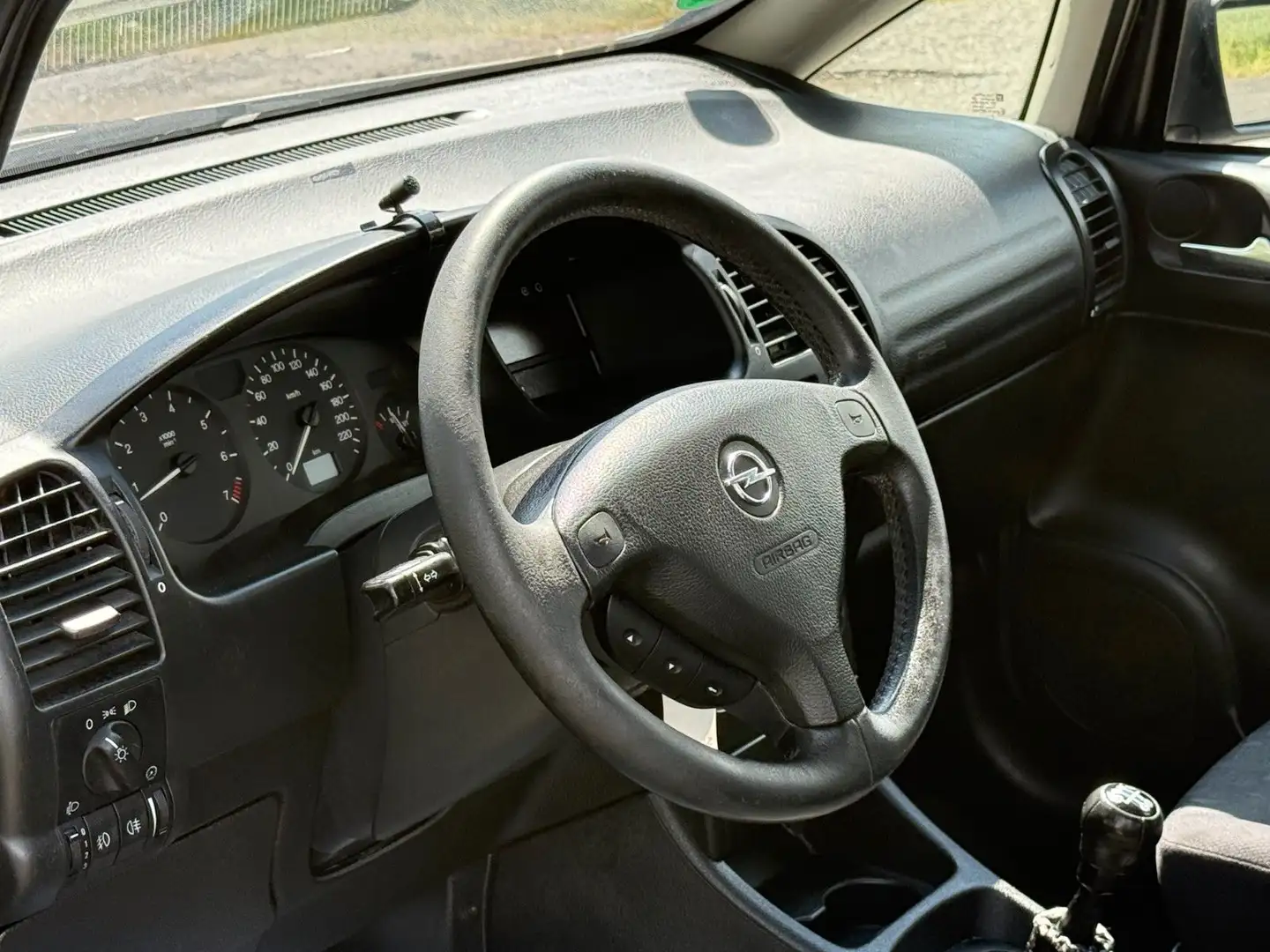 Vehicle image, number 14