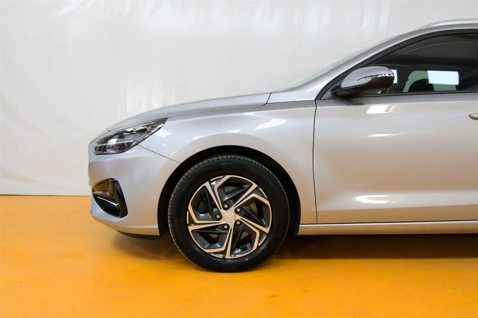 Vehicle image, number 15