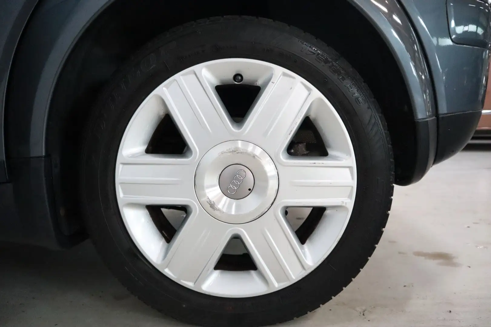 Vehicle image, number 14