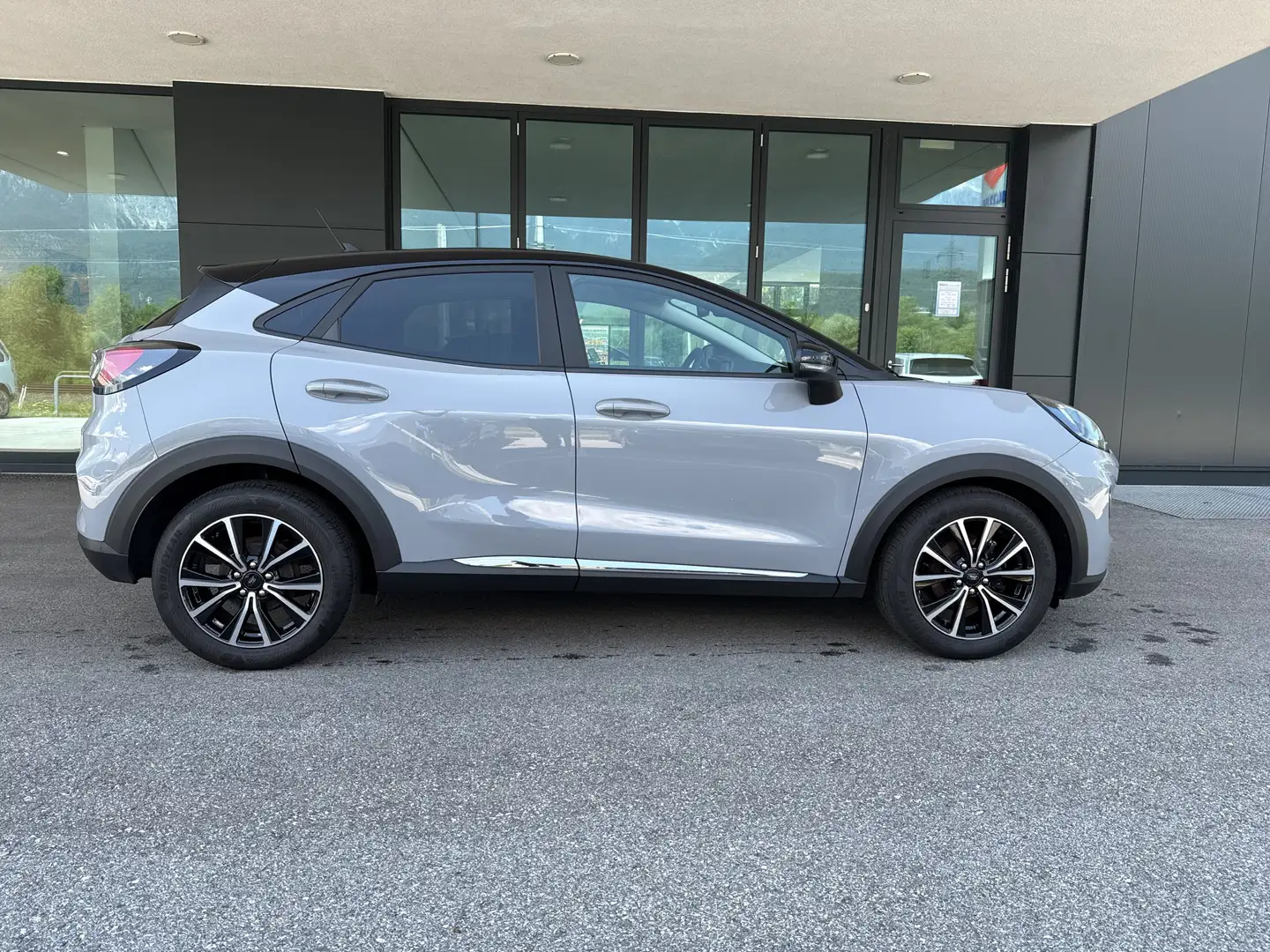 Vehicle image, number 5
