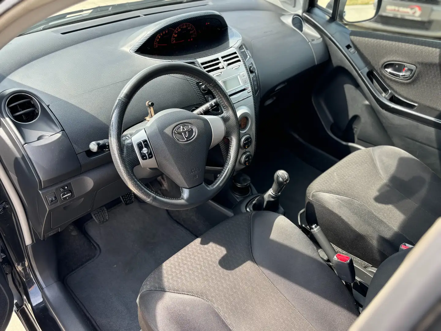 Vehicle image, number 10