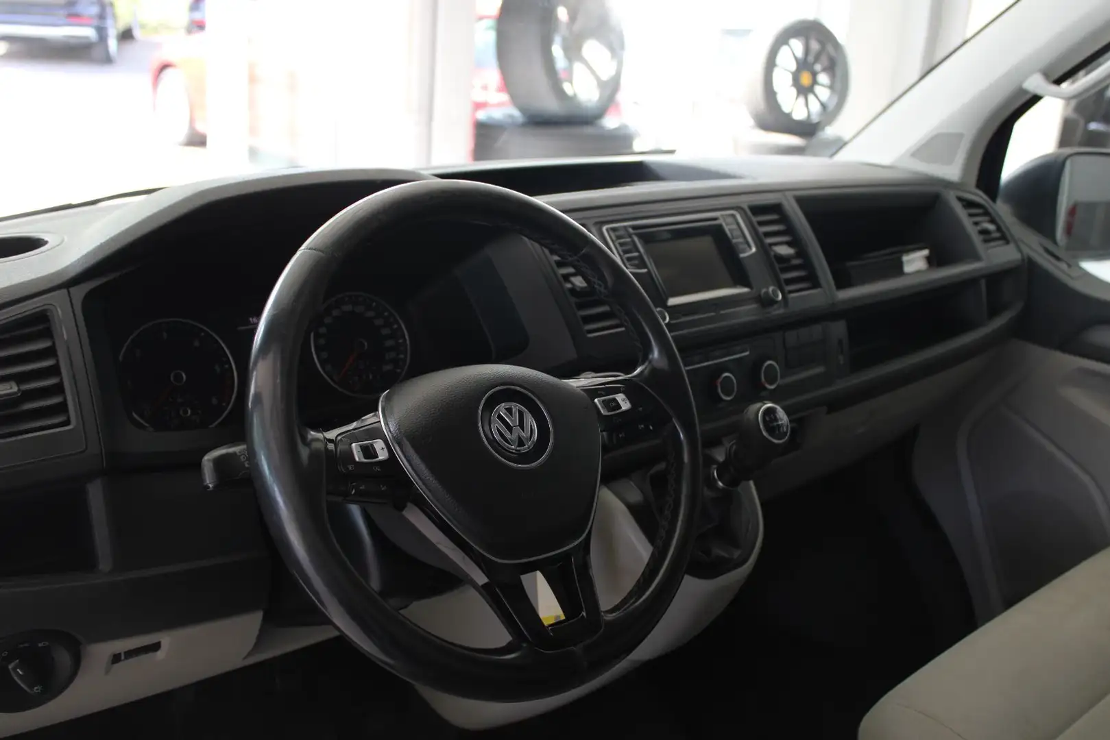 Vehicle image, number 9