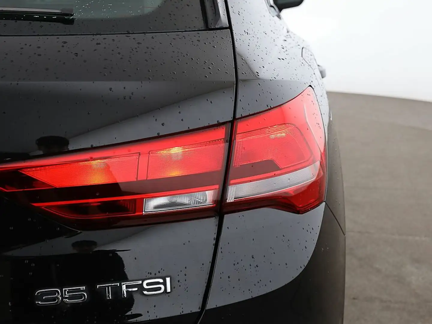 Vehicle image, number 8