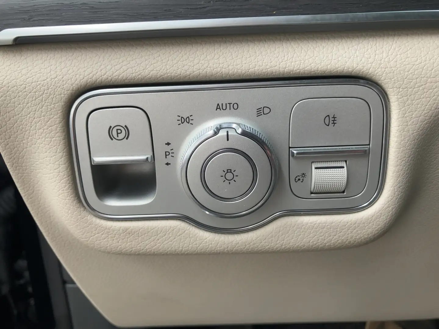 Vehicle image, number 13