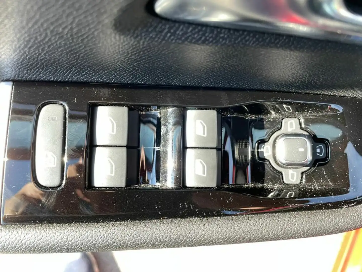 Vehicle image, number 12