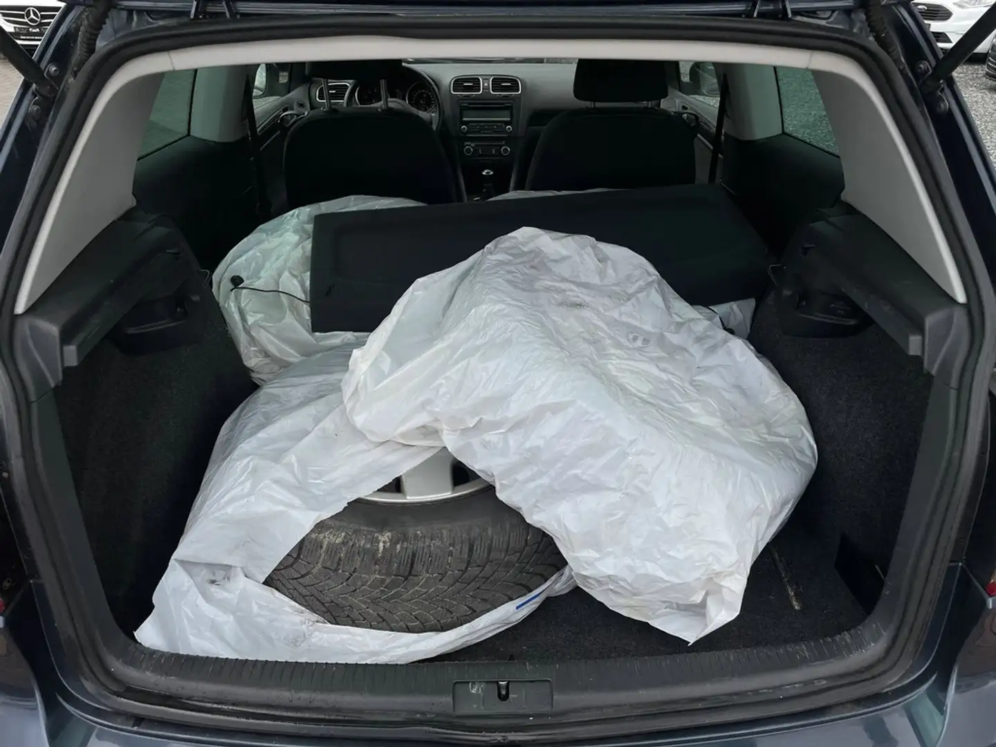 Vehicle image, number 4