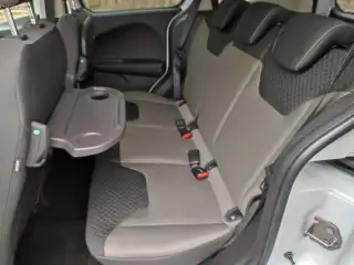 Vehicle image thumbnail, number 9