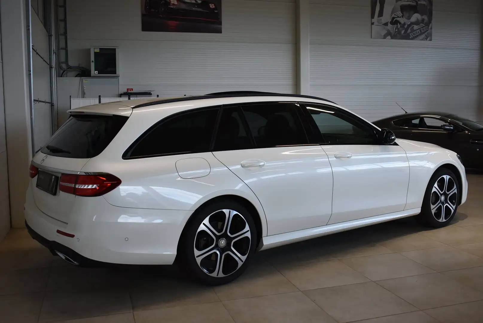 Vehicle image, number 6