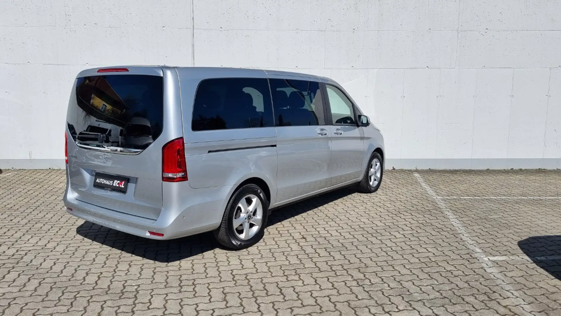 Vehicle image, number 6