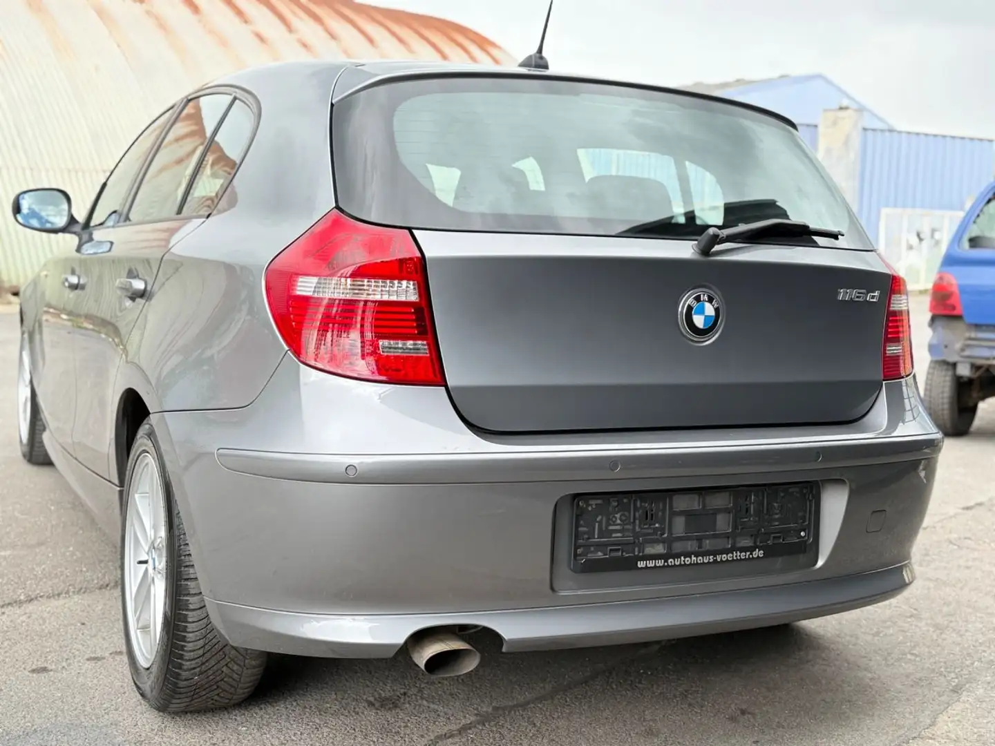 Vehicle image, number 6