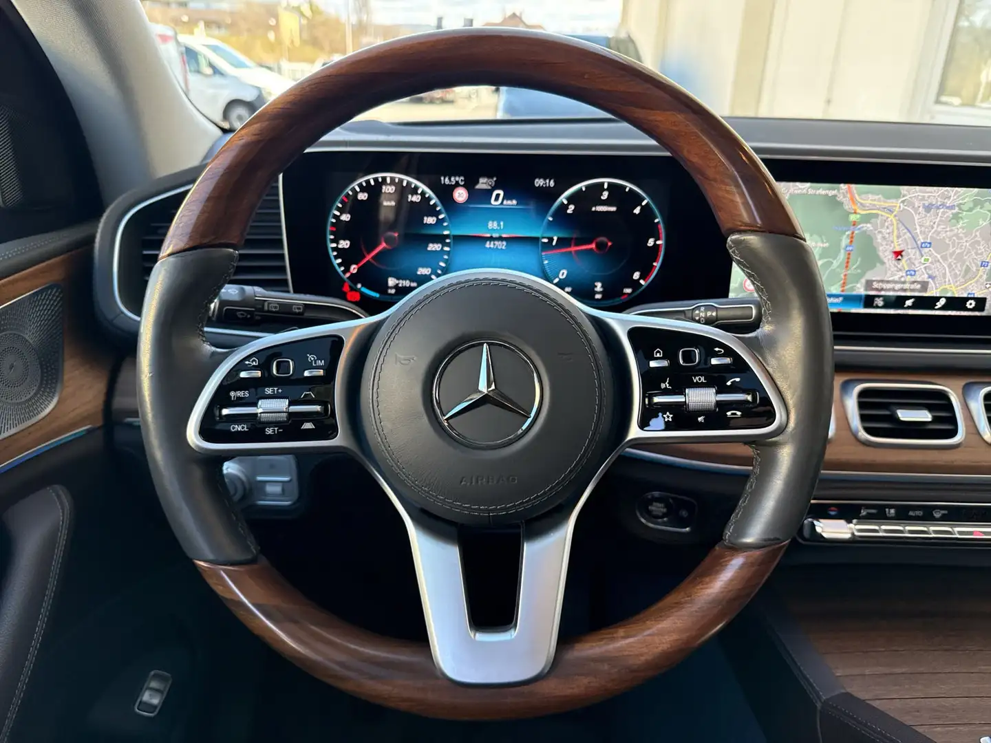Vehicle image, number 9
